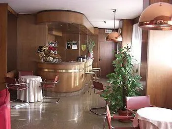 מודנה Hotel Donatello